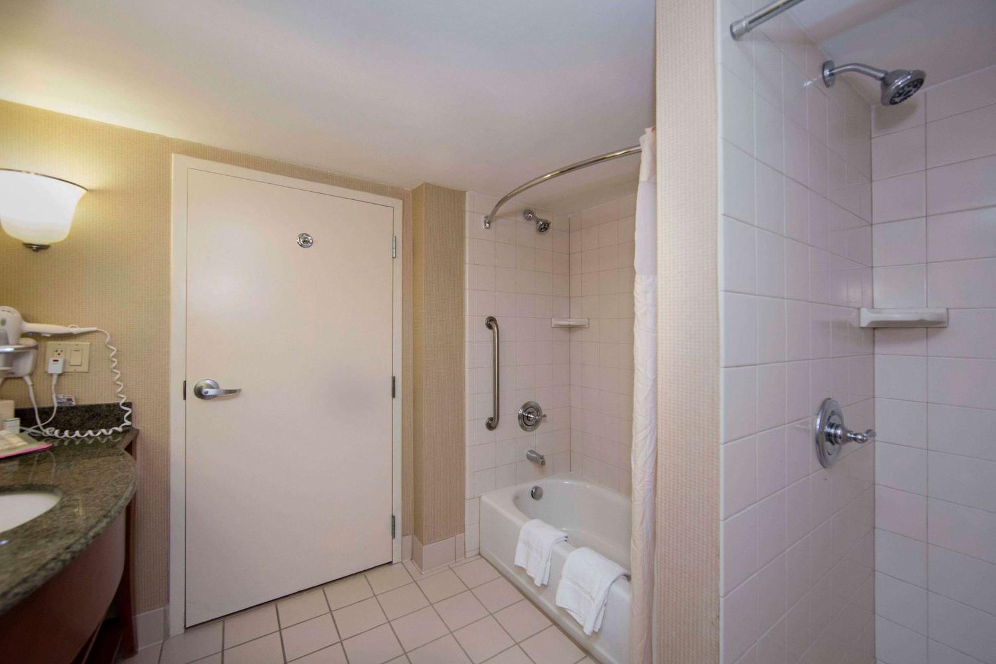 Courtyard By Marriott Athens Downtown Hotel Eksteriør billede